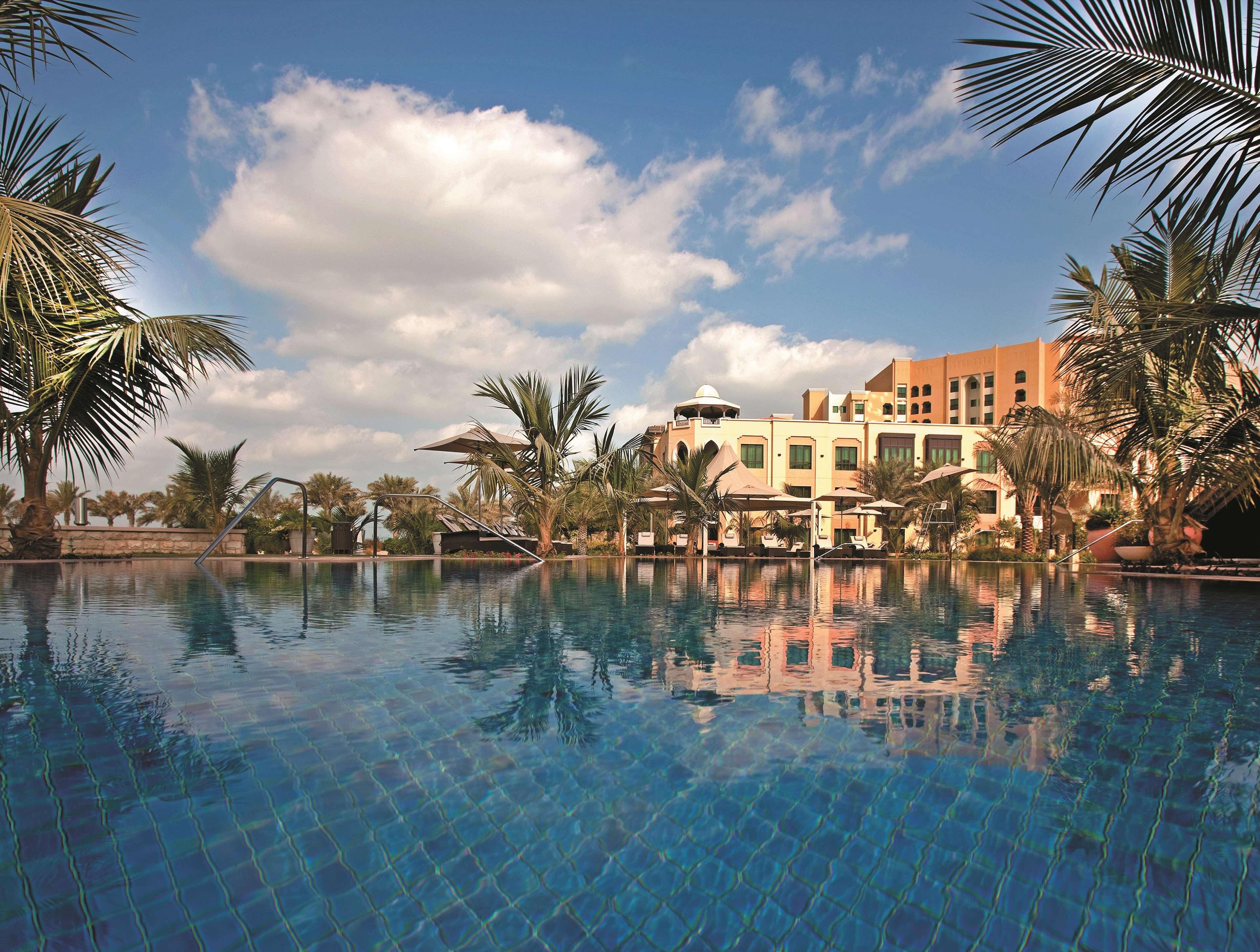 Shangri-La Hotel Apartments Qaryat Al Beri Abu Dhabi Exterior photo
