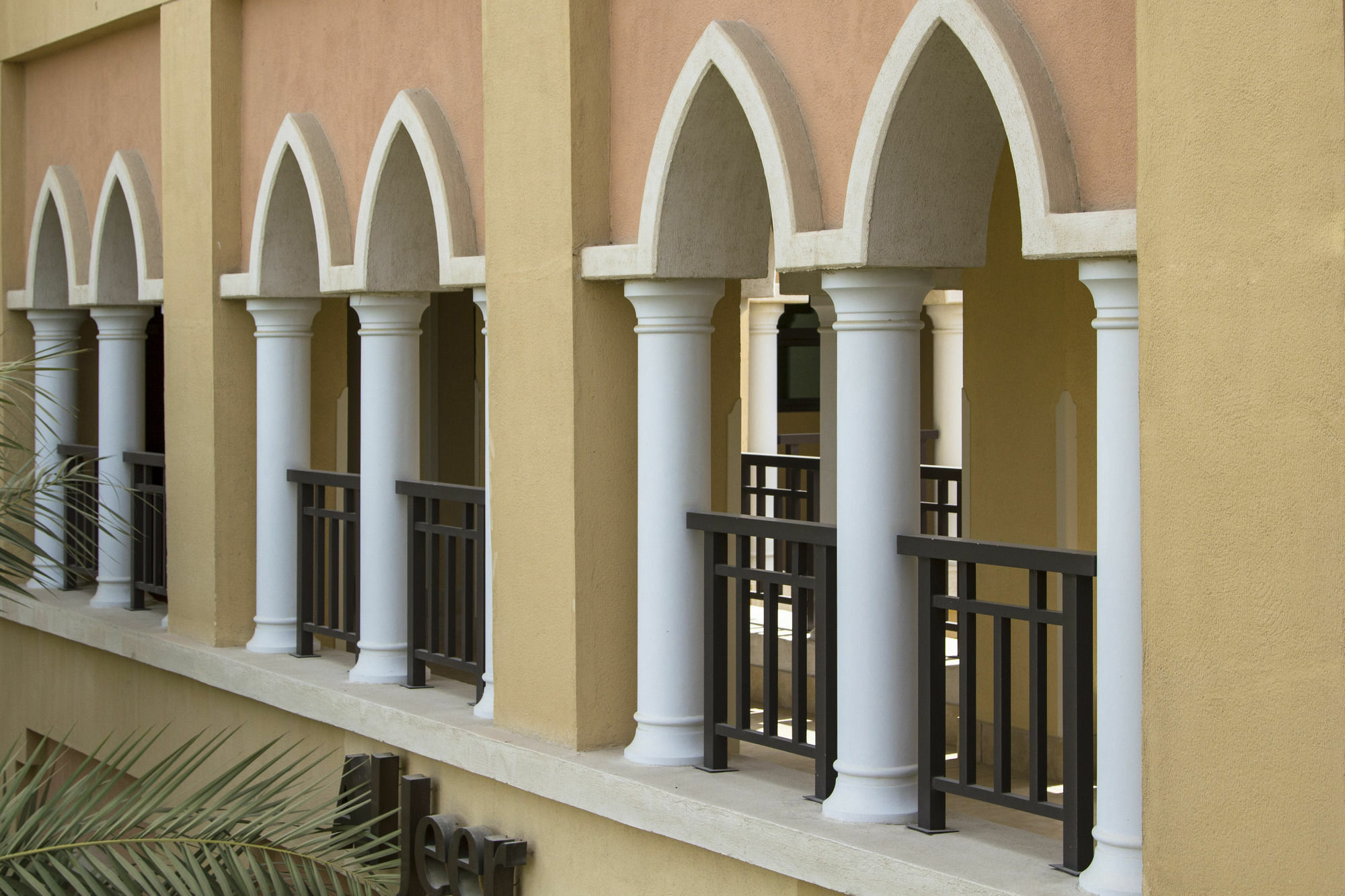 Shangri-La Hotel Apartments Qaryat Al Beri Abu Dhabi Exterior photo
